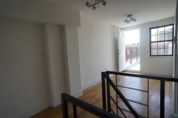 Rented by EXR | media 4