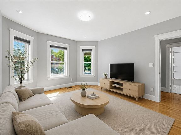 4th image of 67 Broadway #1