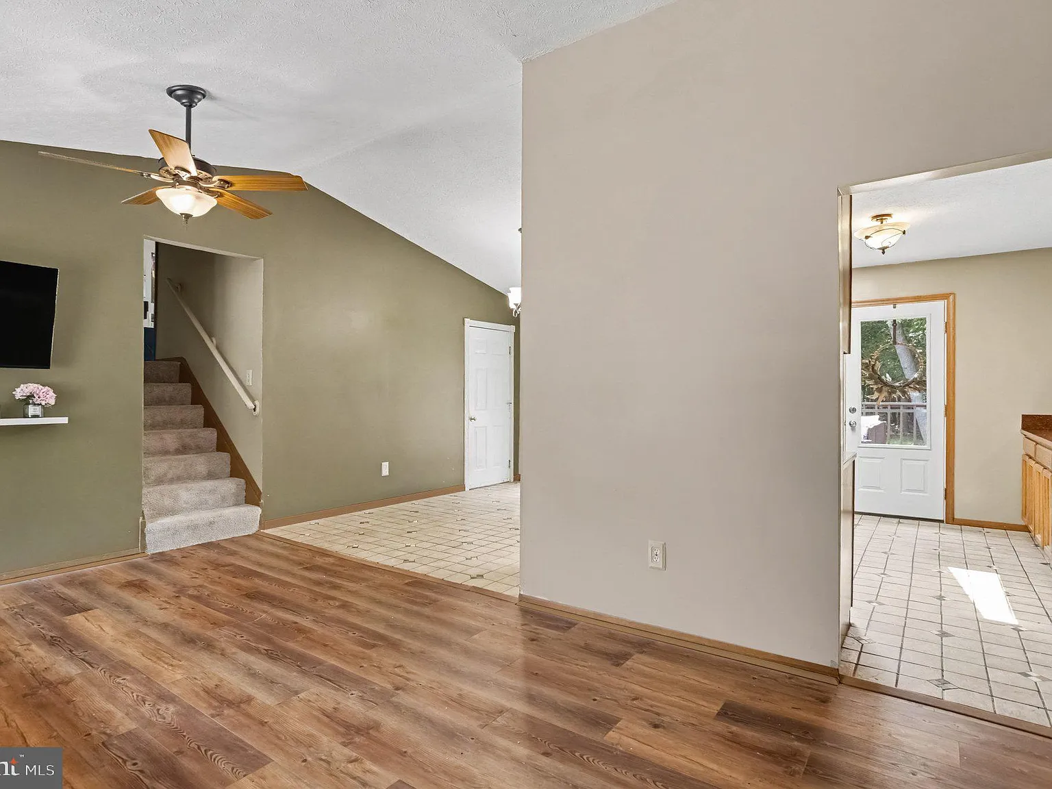 5 bed, 2.5 bath, 2120 sqft, $4,500 — Photo 3