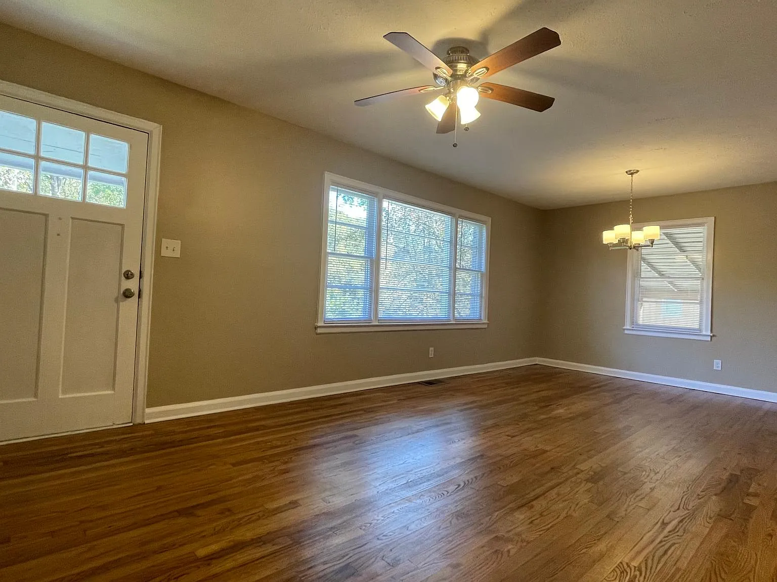 3 bed, 936 sqft, $1,675 — Photo 3