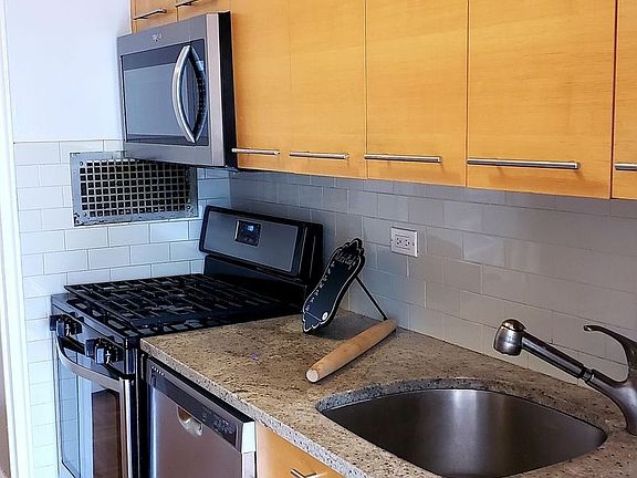 4th image of 4555 Henry Hudson Pkwy APT 708