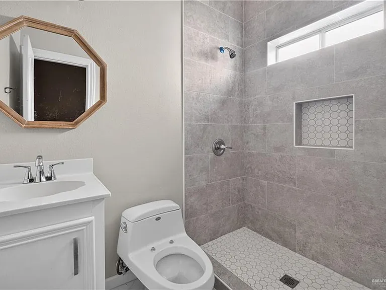 2308 Colorado St — Photo 24