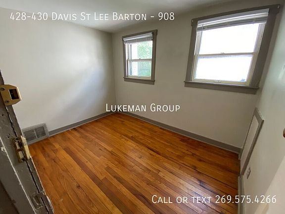 3rd image of 428-430 Davis St #Lee-908