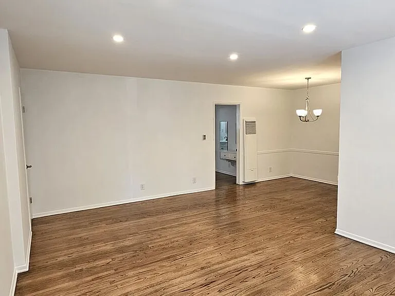 1227 S Holt Ave — Photo 4