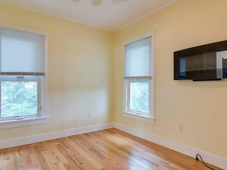 130 Dwight Ave — Photo 8
