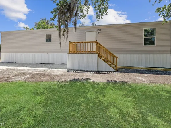 7728 Breeze Dr, North Fort Myers, FL 33917