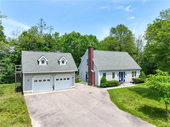 8 Grills Ln, Hopkinton, RI 02833