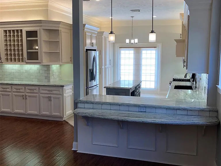 10310 Chevy Chase Dr — Photo 10