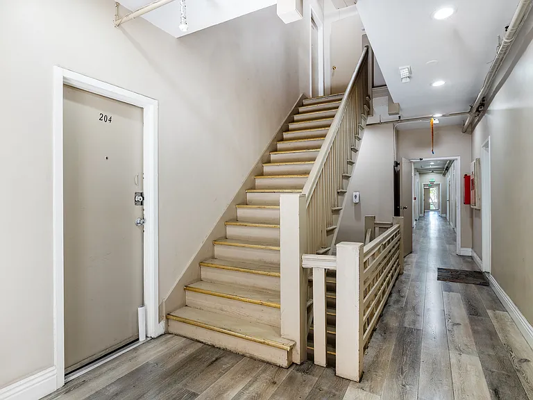 18th Street Apartments — Photo 8