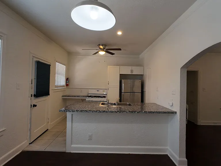 703 W French Pl — Photo 5