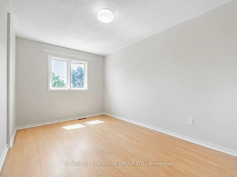 5602 Cortina Cres — Photo 12