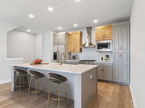 4th image of 115 Founders St