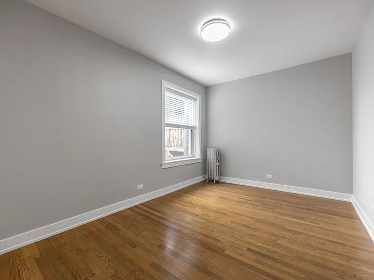 1644 W Rascher Ave — Photo 10
