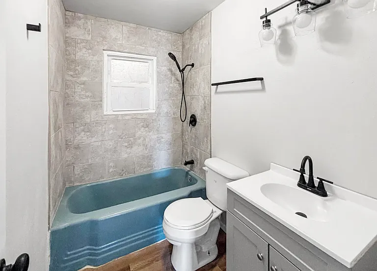 1401 Avenue M — Photo 2