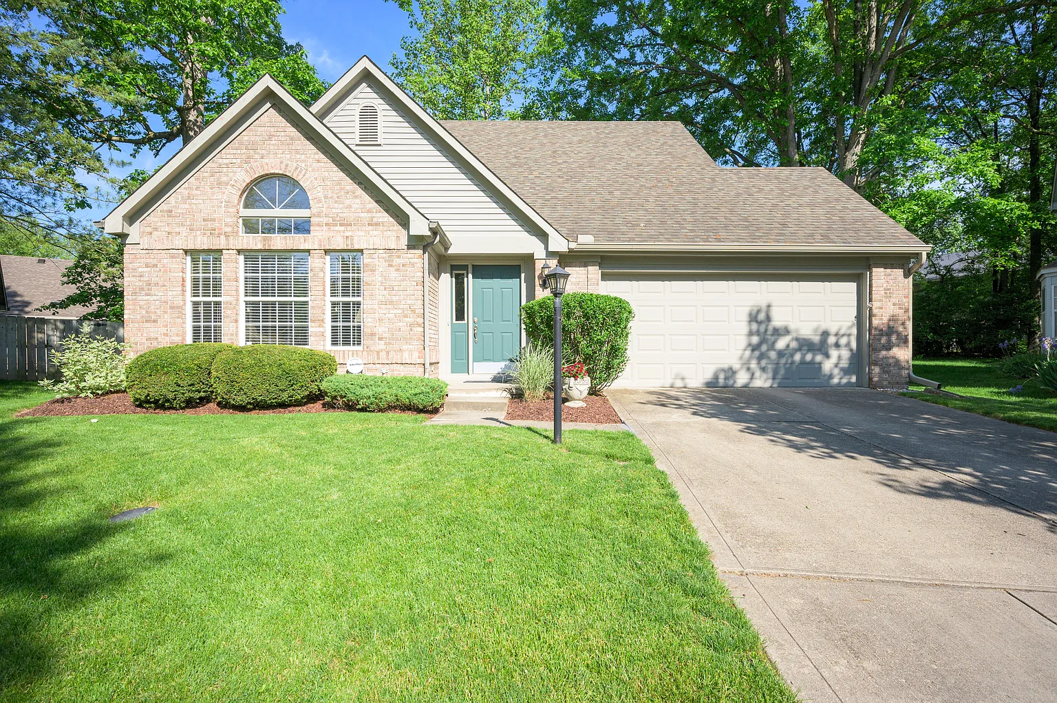 6492 Hunters Green Cir photo 1