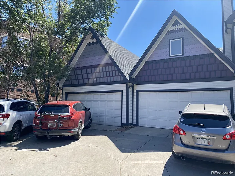 64 W Irvington Pl — Photo 7