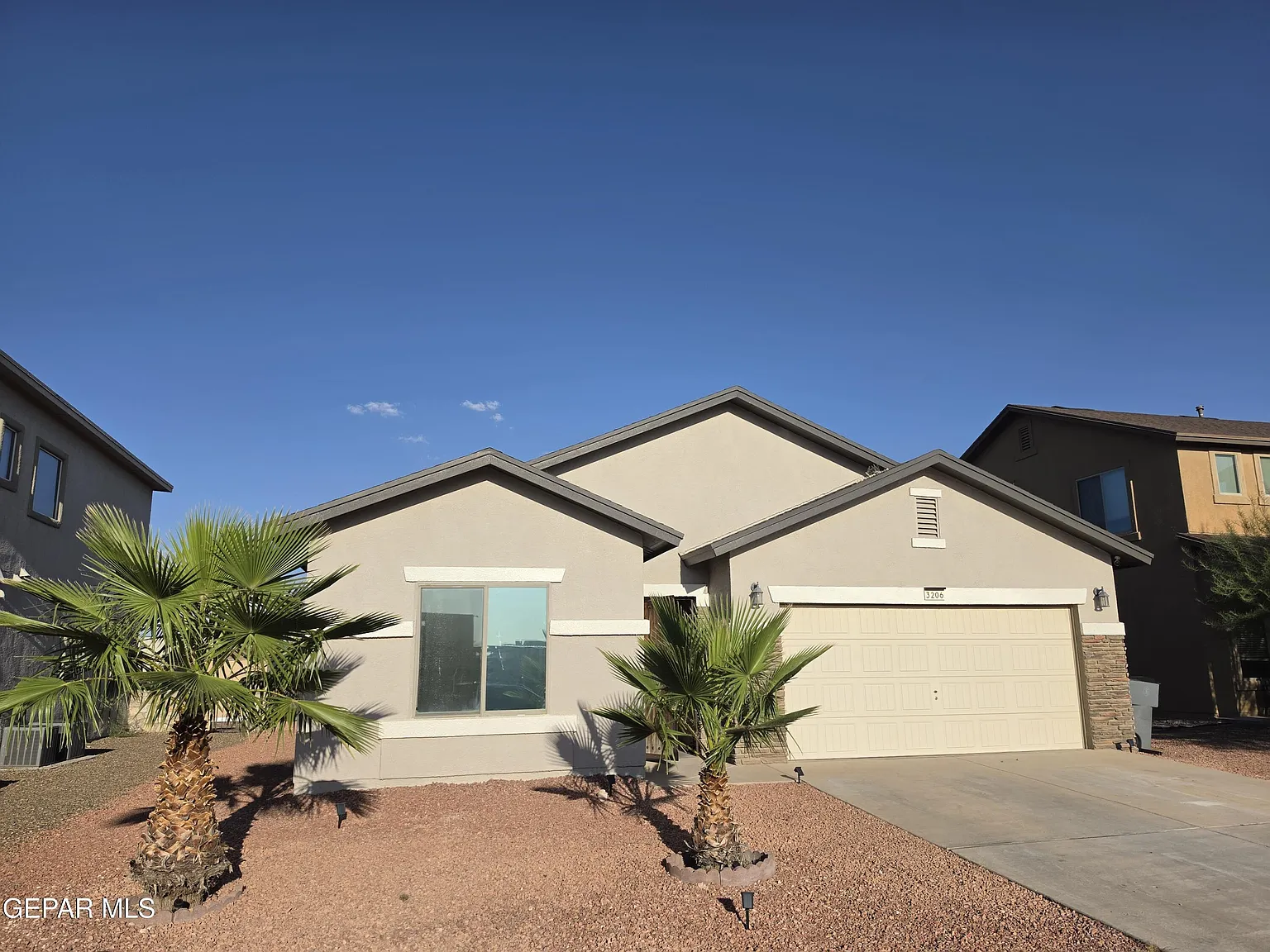 4 bed, 2.0 bath, 1807 sqft, $2,000 — Photo 1