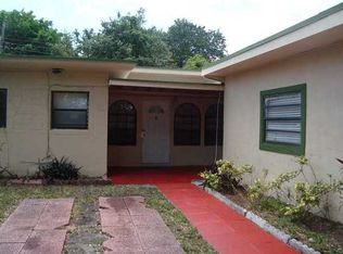 560 NE 164th St, Miami, FL 33162
