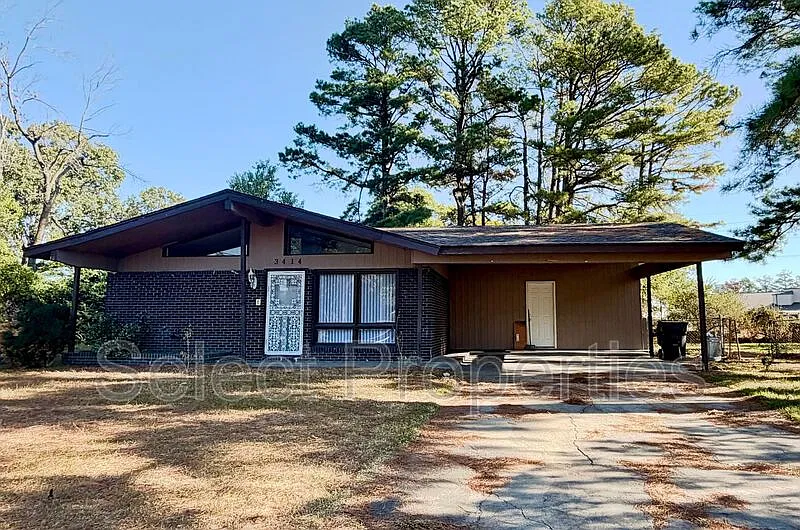 4 bed, 1.5 bath, 1500 sqft, $1,500 — Photo 1