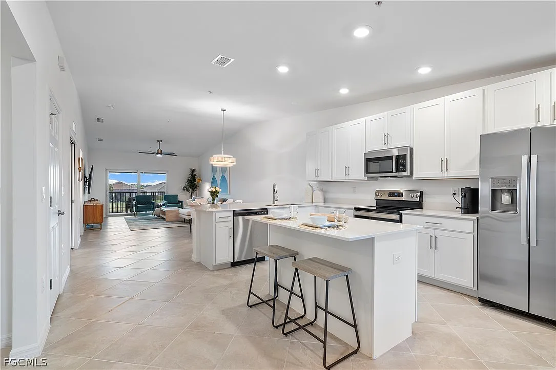 2 bed, 2.0 bath, 1355 sqft, $5,500 — Photo 3