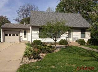 318 N 7th St, Saint Peter, MN 56082