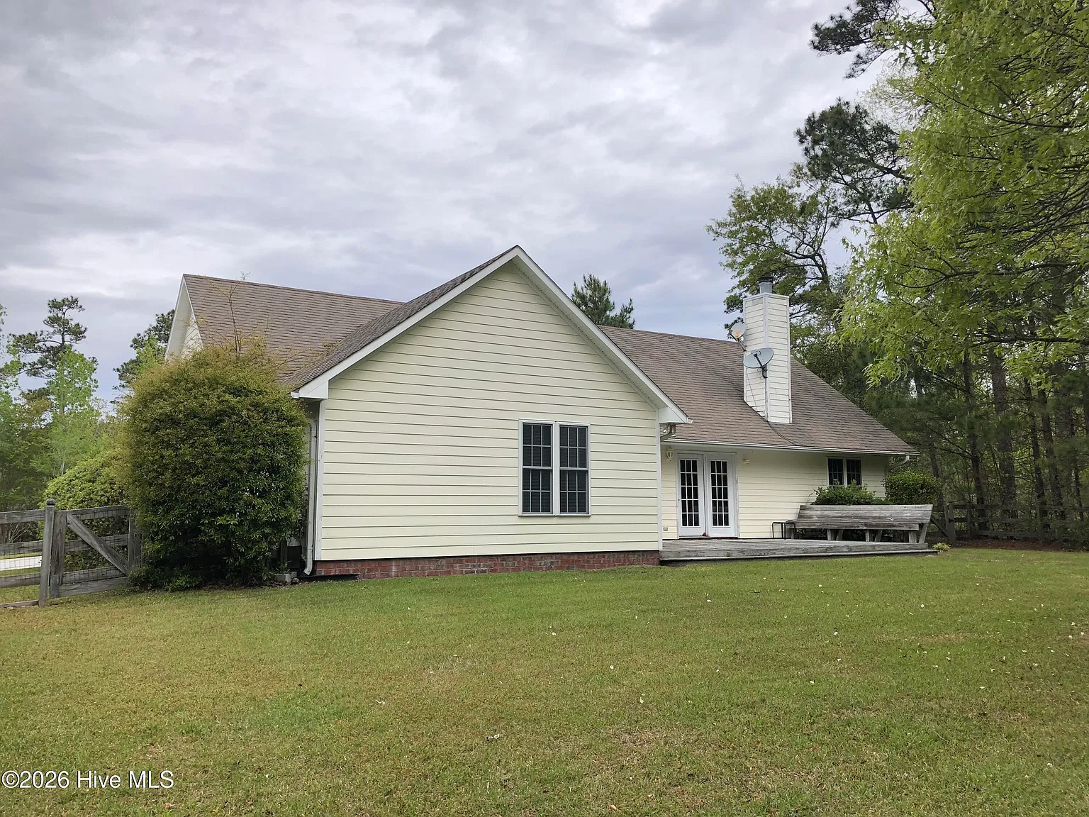 3 bed, 2.0 bath, $1,900 — Photo 2