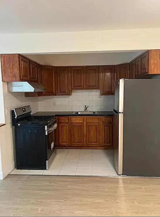 141-33 Pershing Crescent — Photo 2