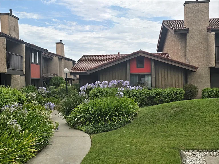 181 S Hollenbeck Ave — Photo 1