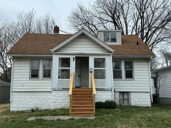 21 S 57th St, Belleville, IL 62226