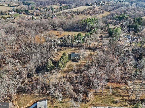 5th image of 1335 Creek Rd