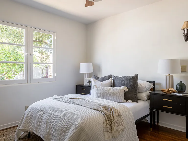 730 N Hill Ave — Photo 9