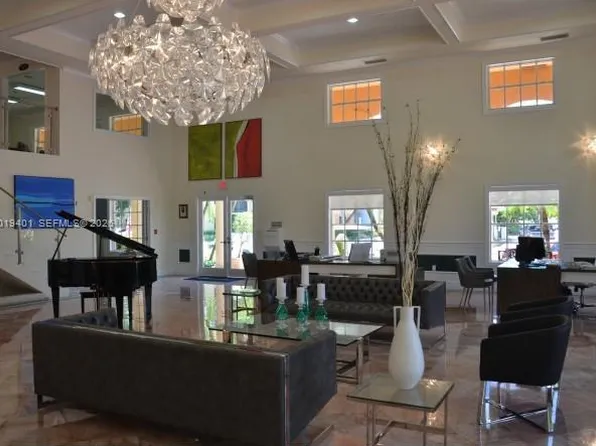 9601 Fontainebleau Blvd #110, Miami, FL 33172