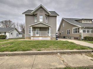 715 W Main St, Clinton, IL