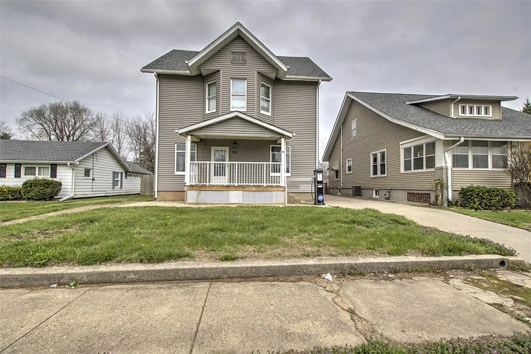 715 W Main St photo 1