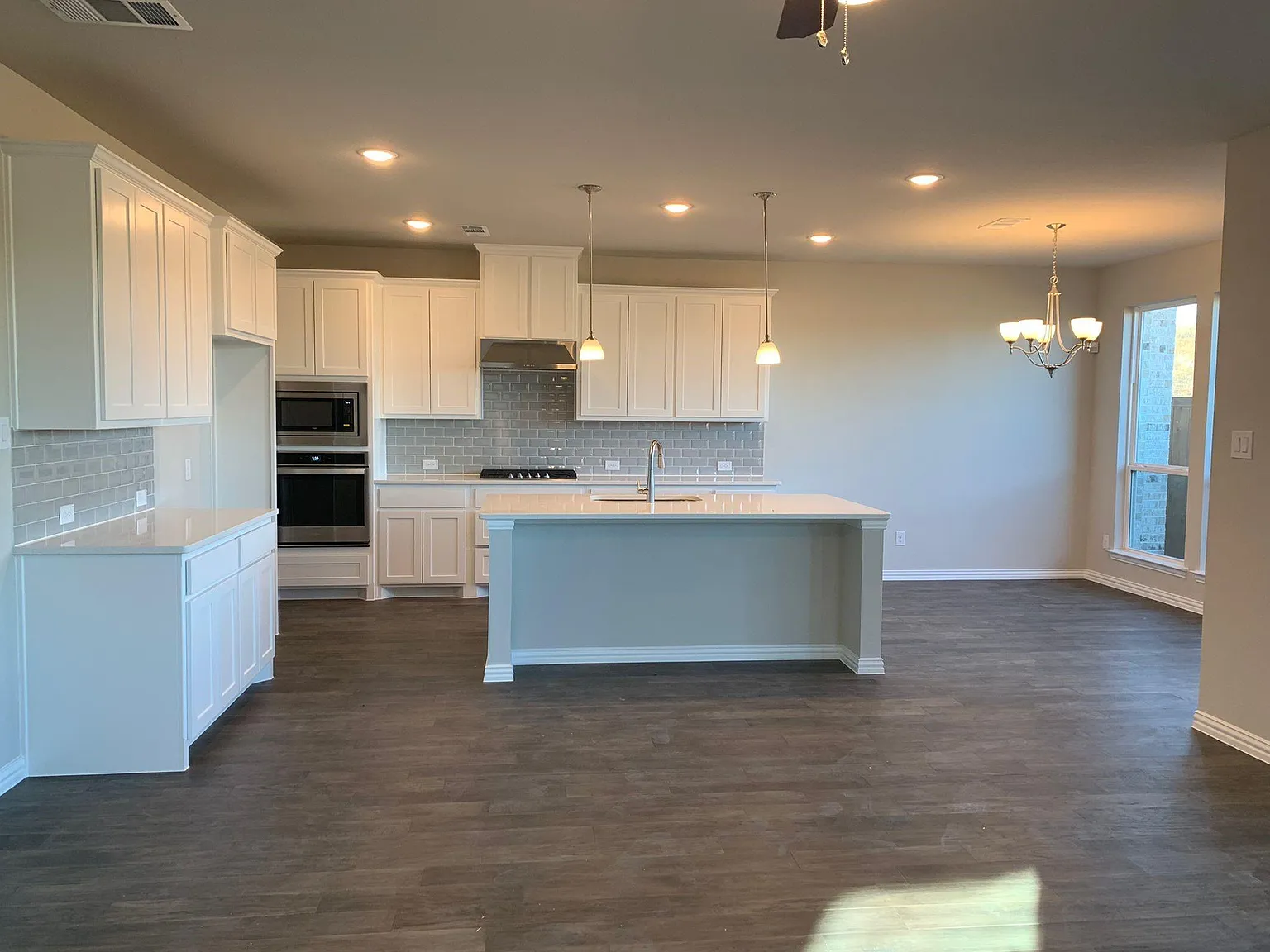 3 bed, 2498 sqft, $3,600 — Photo 3