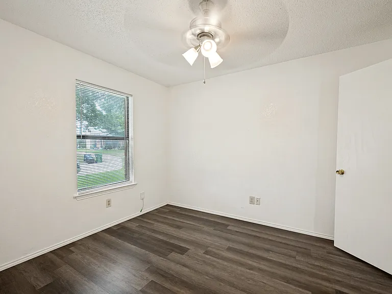 5431 Wild West Dr — Photo 14