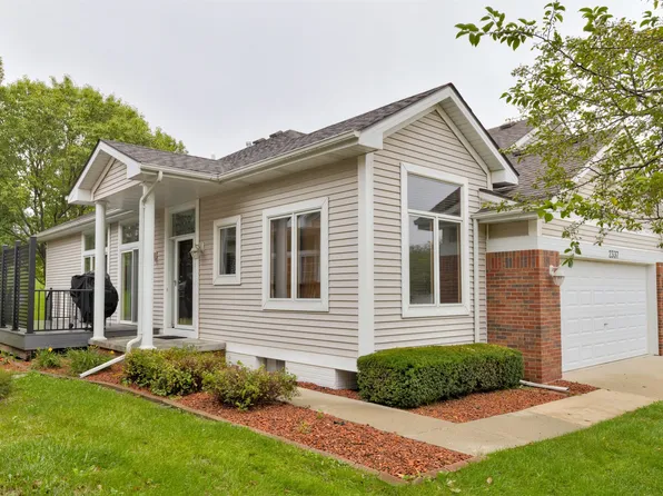 2337 Valley Ridge Pl, West Des Moines, IA 50265