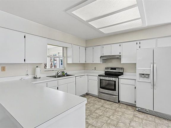 4th image of 2227 GRAND CYPRESS DRIVE