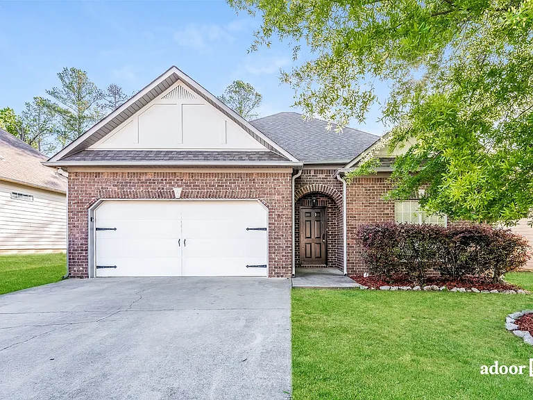1044 Kerry Dr — Photo 1