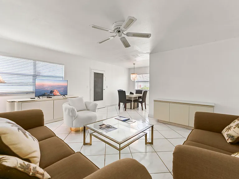 209 Waterford Cir #I — Photo 7