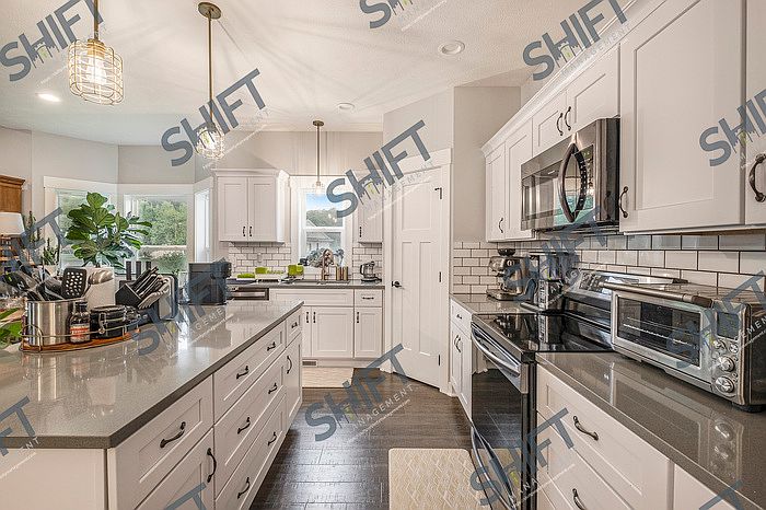 1st image of 260 Shoreside Dr N