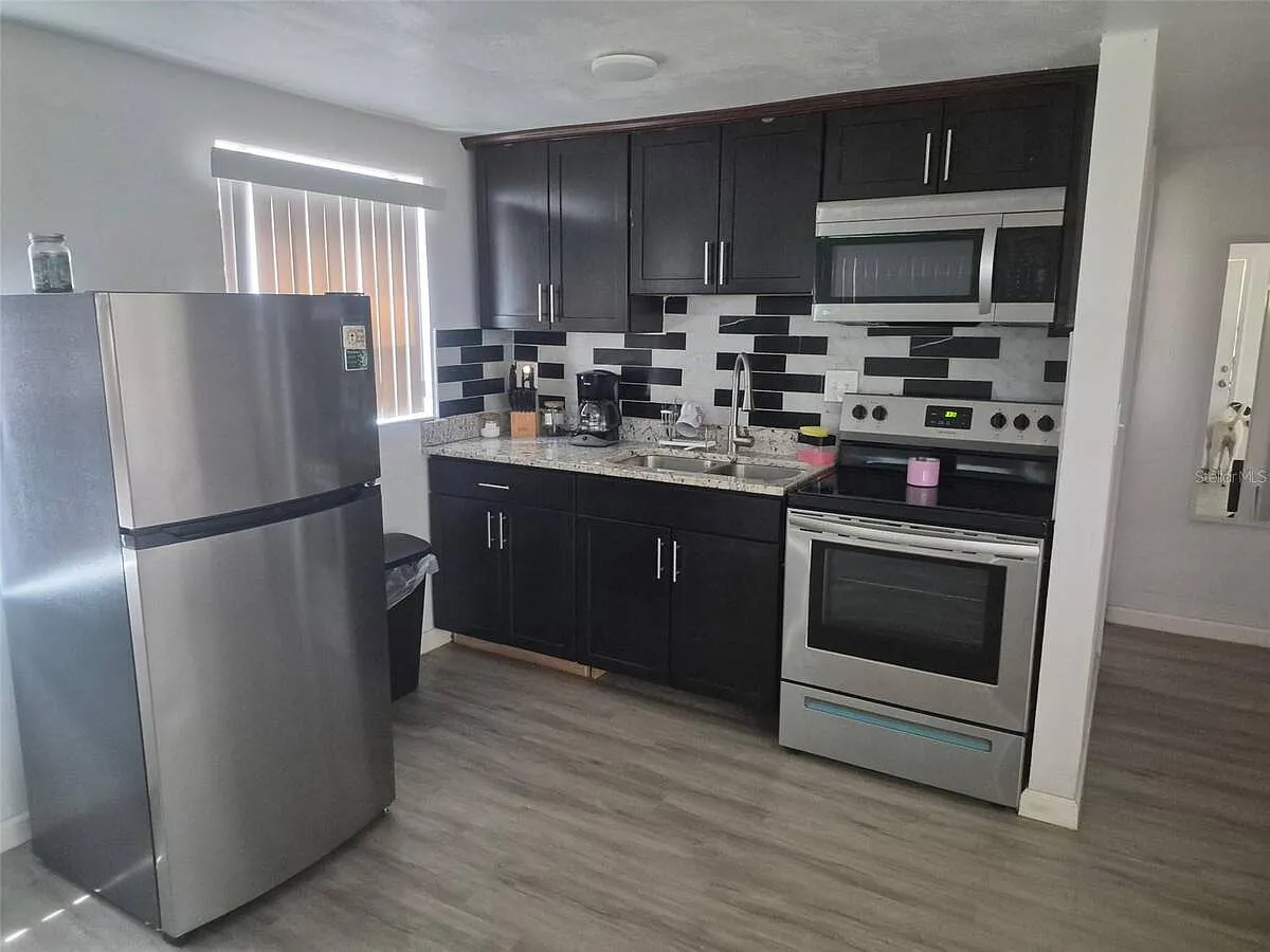 2 bed, 1.0 bath, 1364 sqft, $1,000 — Photo 3