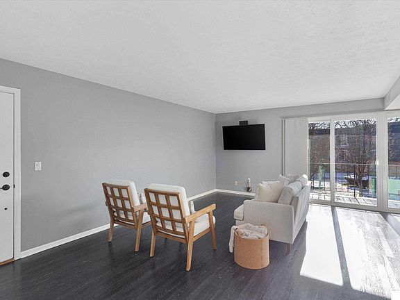 4th image of 12727 Woodcrest Plz #3-222