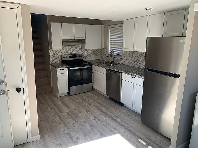 7635 Jefferson St — Photo 9
