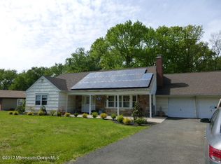 2 Wayne Ct, Manalapan, NJ 07726