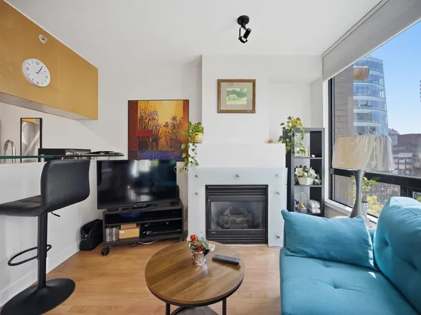 1003 Burnaby St #706, Vancouver, BC V6E 4R7
