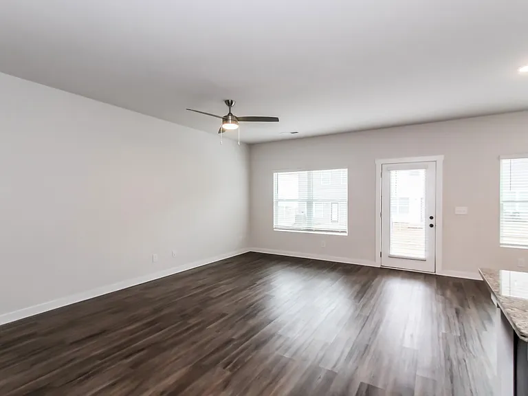 504 The Heights Ln — Photo 9
