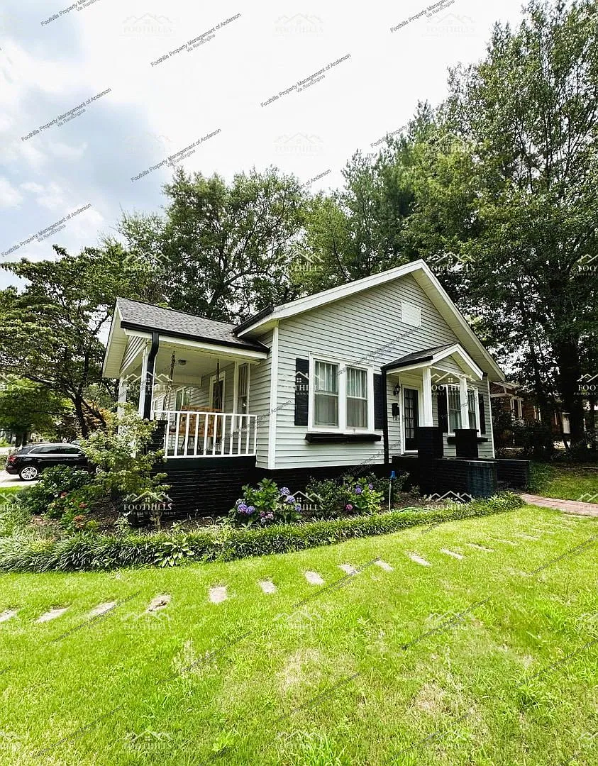 3 bed, 2.0 bath, 1646 sqft, $1,795 — Photo 2