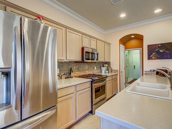 5th image of 565 S Laguna Dr