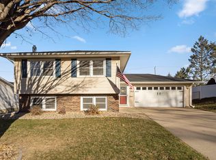 1143 Leona Ave, Waterloo, IA 50702